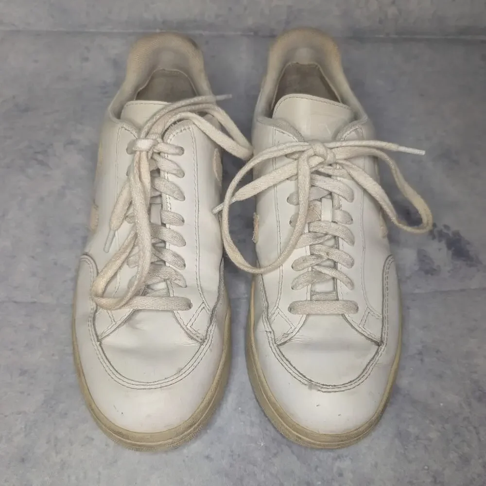 Veja V-12 Leather Low Top Lace Up Sneakers in White Sable, Size 9